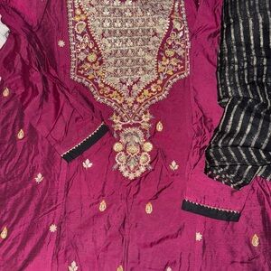 Elegant Embroidered Maxi Dress - Pink